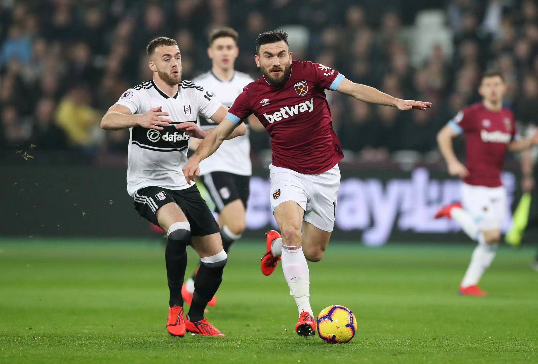 伯恩茅斯主场惨败,降级形势愈发严峻的简单介绍 伯恩茅斯主场惨败,降级形势愈发严峻的简单介绍