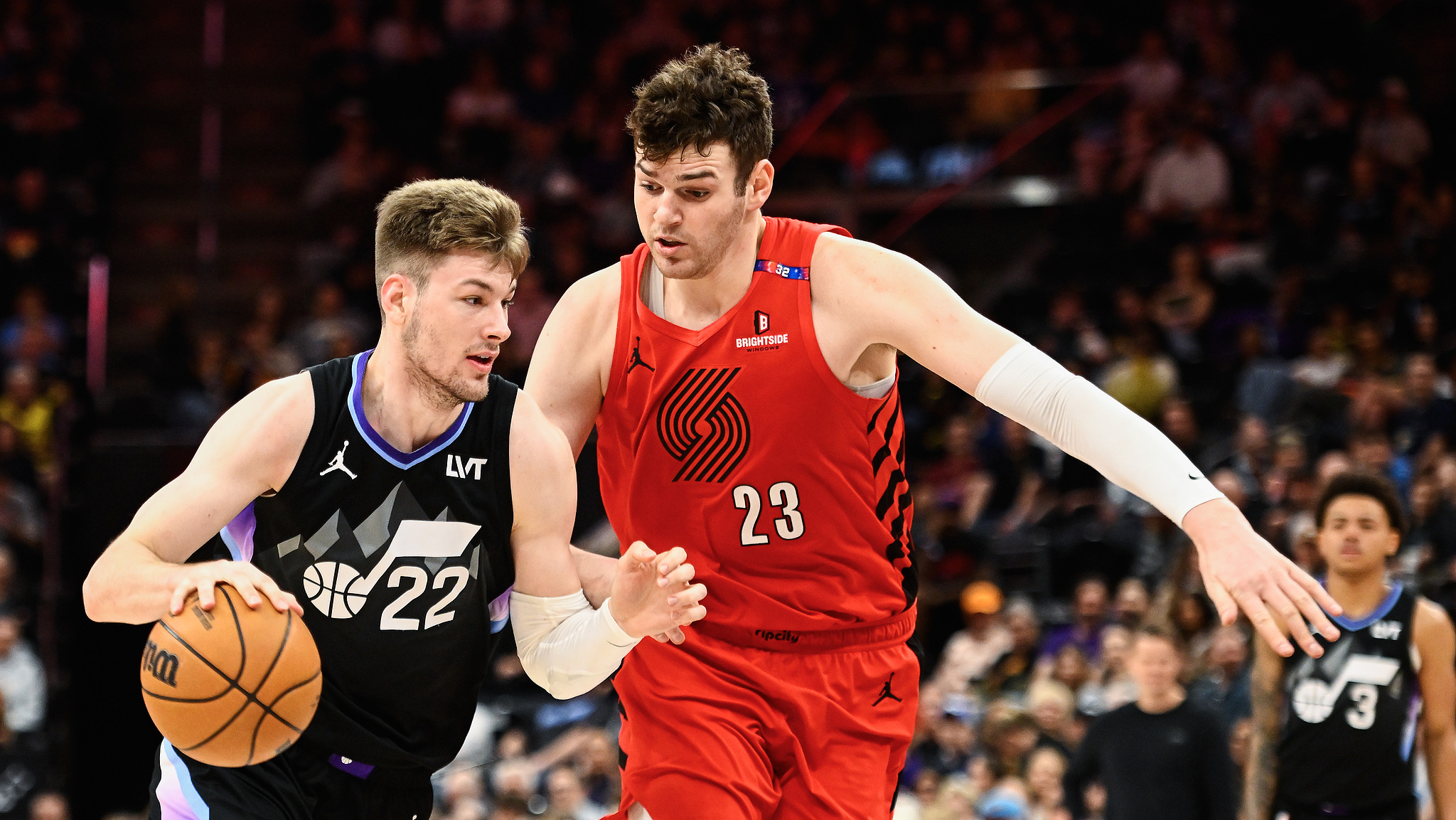 包含开拓者客场力克篮网，送对手四连败的词条