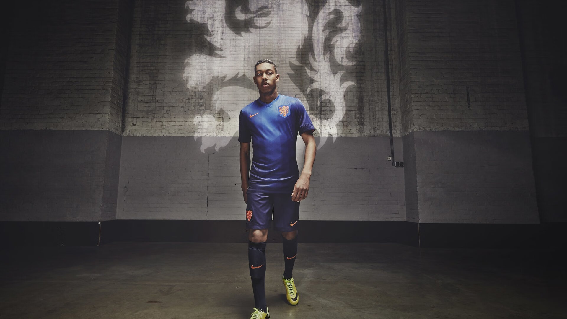 那不勒斯带走冰岛，奥亚尔萨瓦尔如何以节奏掌控重绘足球地图